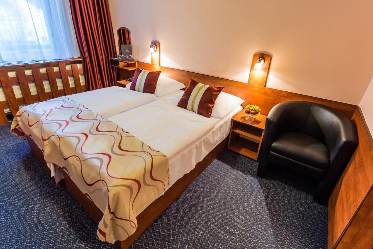 Hotel Sachticka バンスカー・ビストリツァ エクステリア 写真