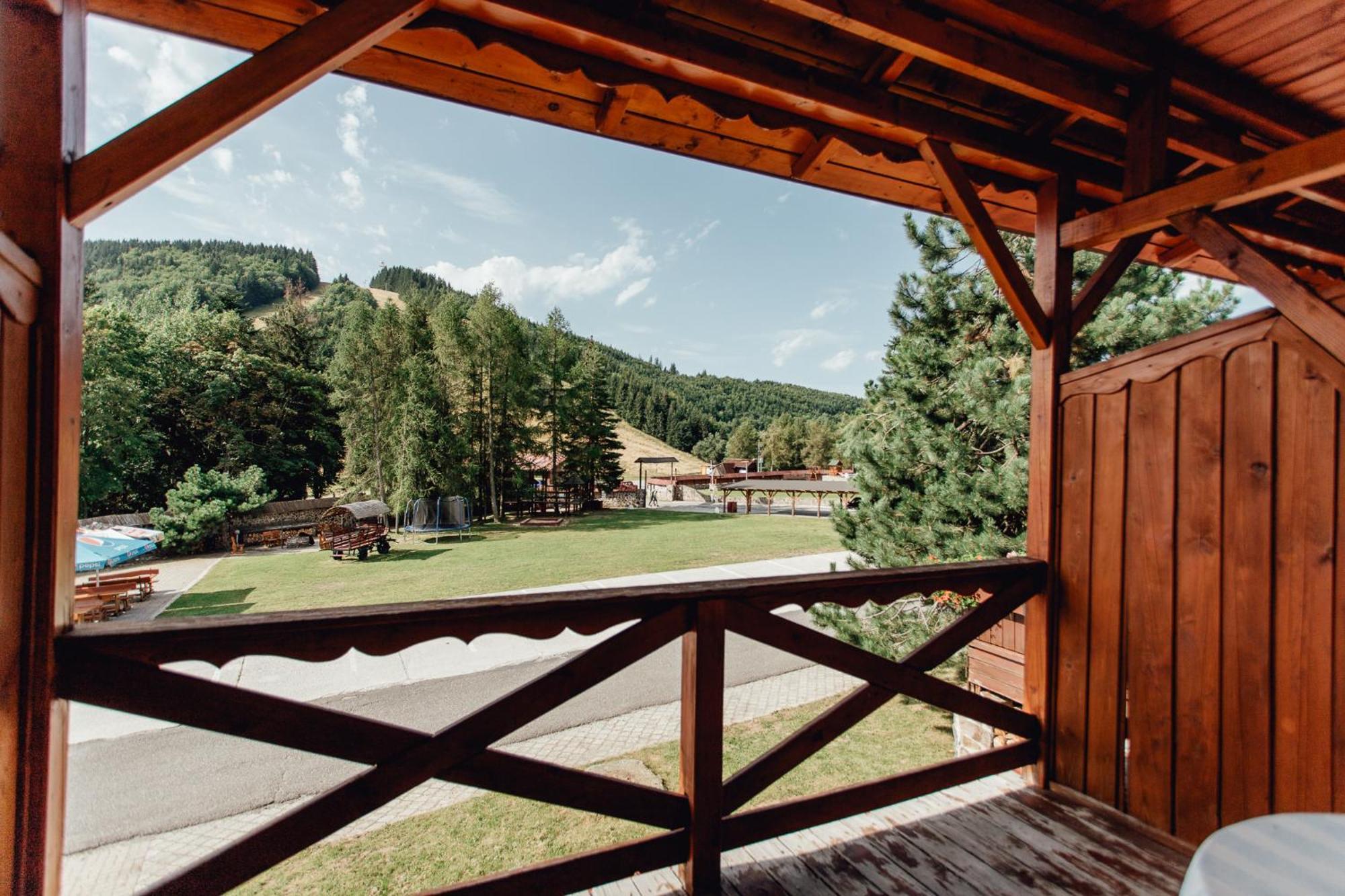 Hotel Sachticka バンスカー・ビストリツァ エクステリア 写真
