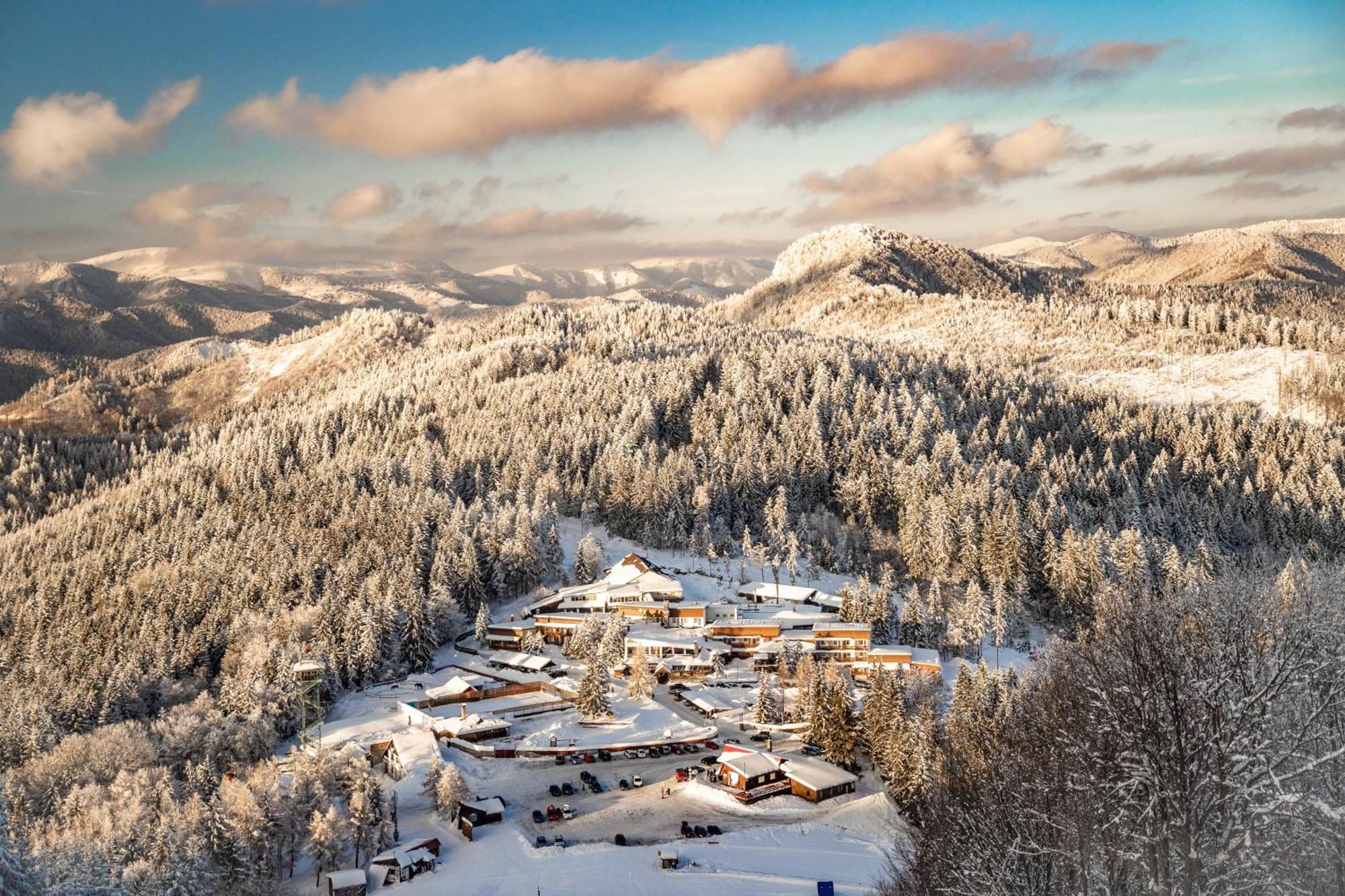 Hotel Sachticka バンスカー・ビストリツァ エクステリア 写真