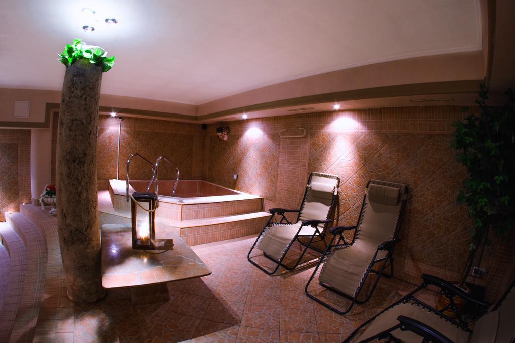 Hotel Sachticka バンスカー・ビストリツァ エクステリア 写真